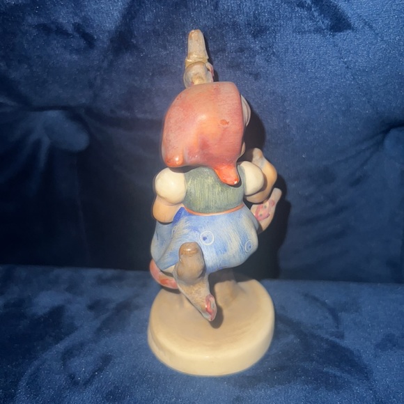 Hummel Figurine - Girl in Tree - Picture 4 of 5